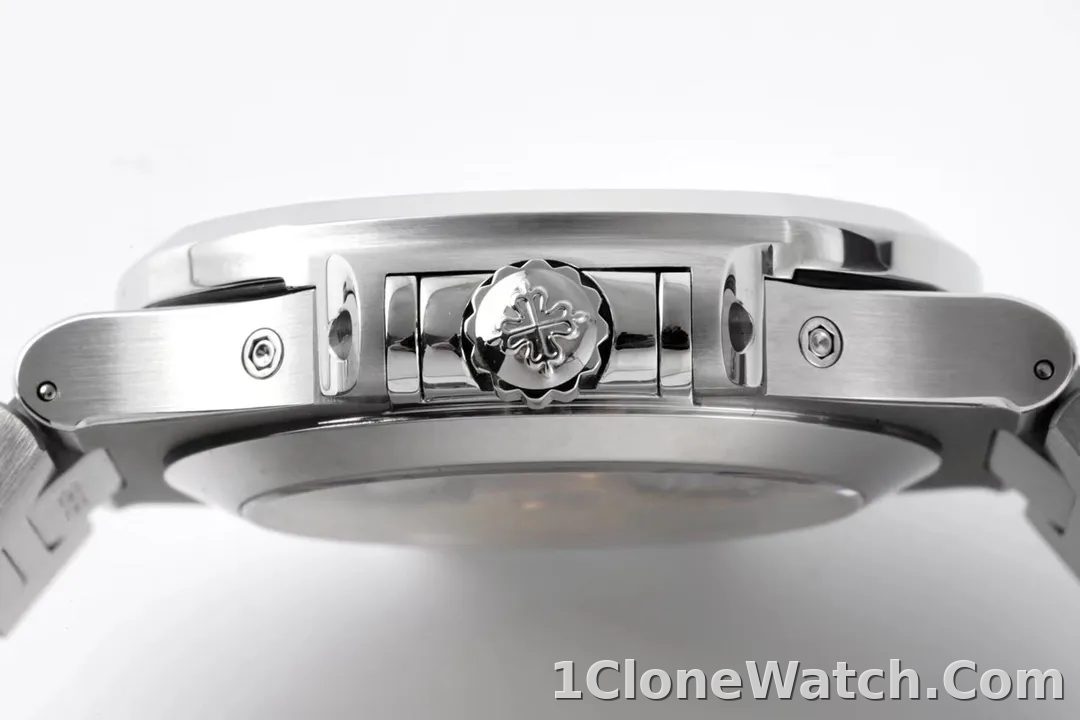 Patek Philippe Nautilus Silver Annual Calendar - detail