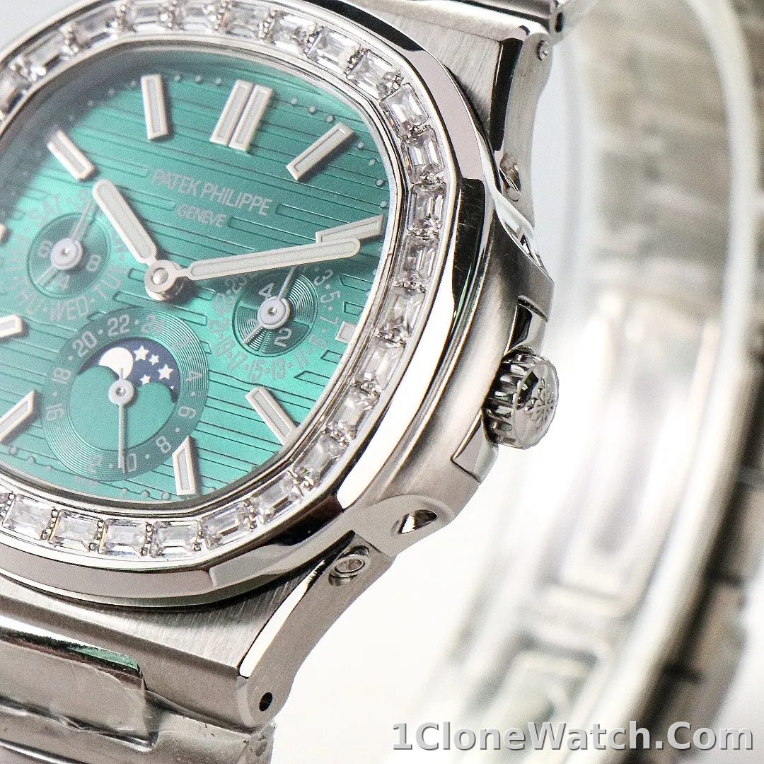 Patek Philippe Nautilus Green Perpetual Calendar - detail