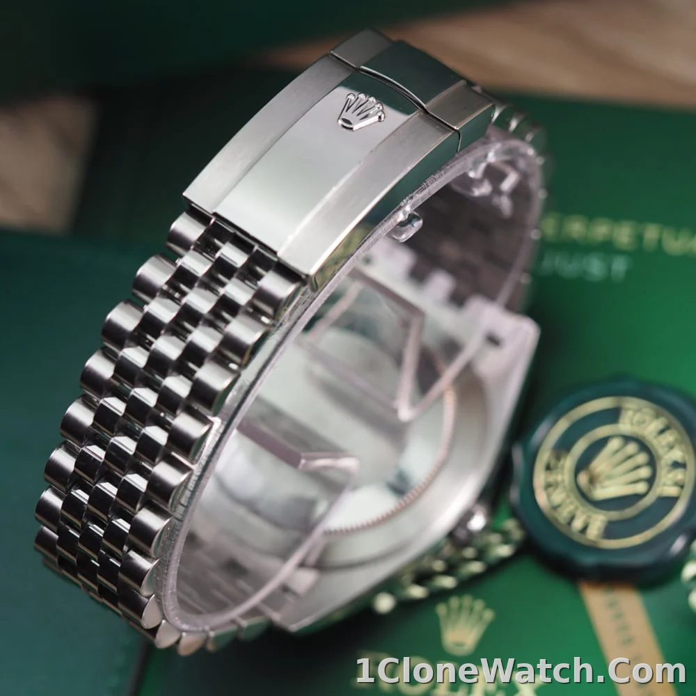 Rolex Datejust 41mm Blue Dial 126334 Jubilee - detail