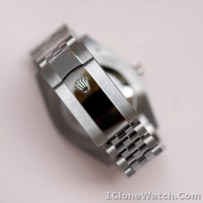 Rolex Datejust 41mm White Dial 126334 Jubilee Flutted - detail