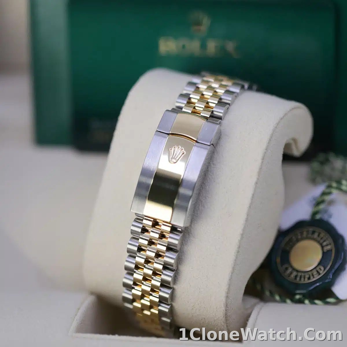 Rolex Datejust II 41mm Champagne Dial 126333 - detail