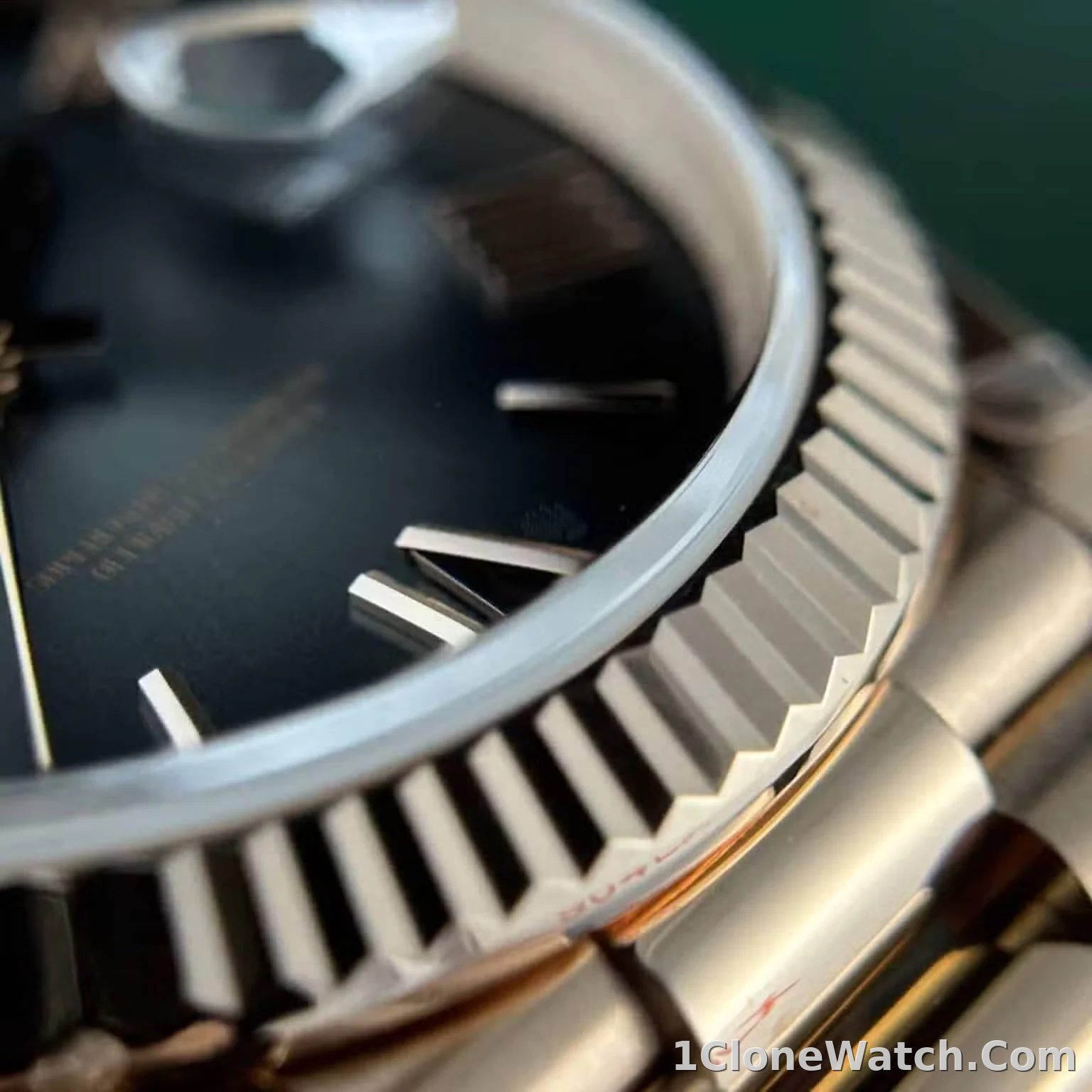 Superclone Rolex Day-Date 40 mm Slate Ombre Dial 228235 - detail