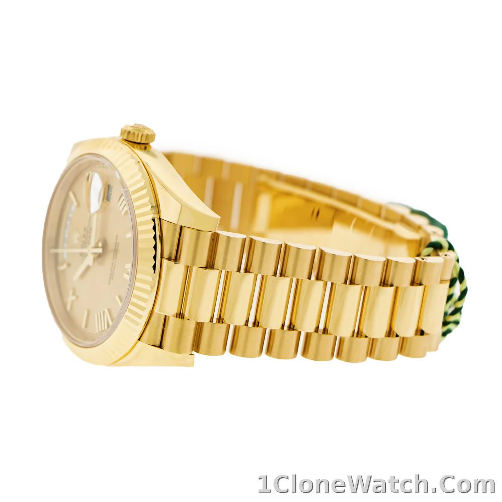 Superclone Rolex Day-Date 40 mm Roman Champagne Dial 228238 - detail