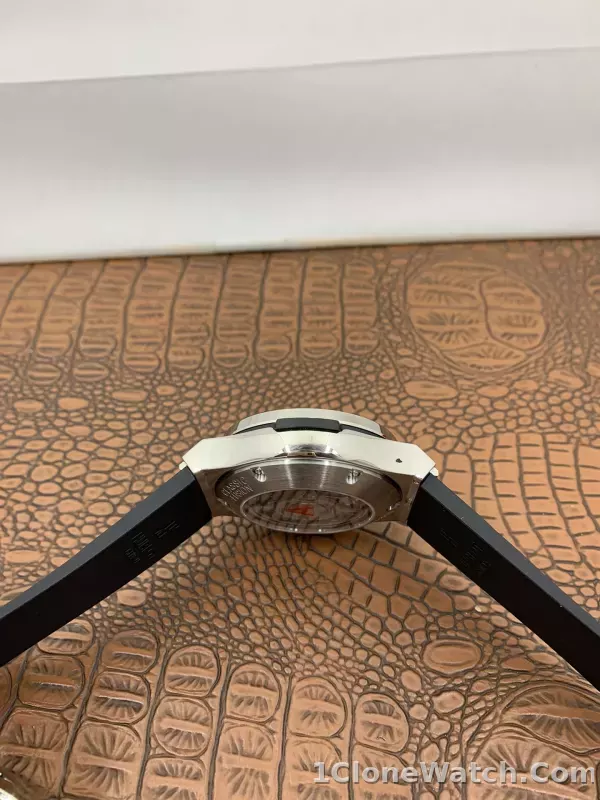 Hublot Fusion Chronograph 45mm 521.NX.7071.RX - detail