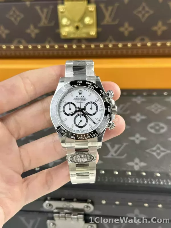 Superclone Rolex Daytona  Panda  40 mm White Dial 126500LN - detail