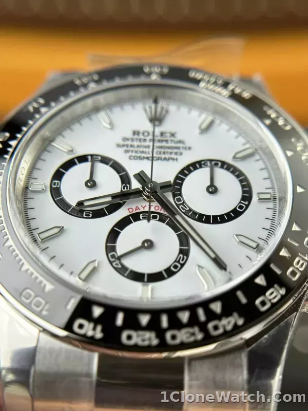 Superclone Rolex Daytona  Panda  40 mm White Dial 126500LN - detail