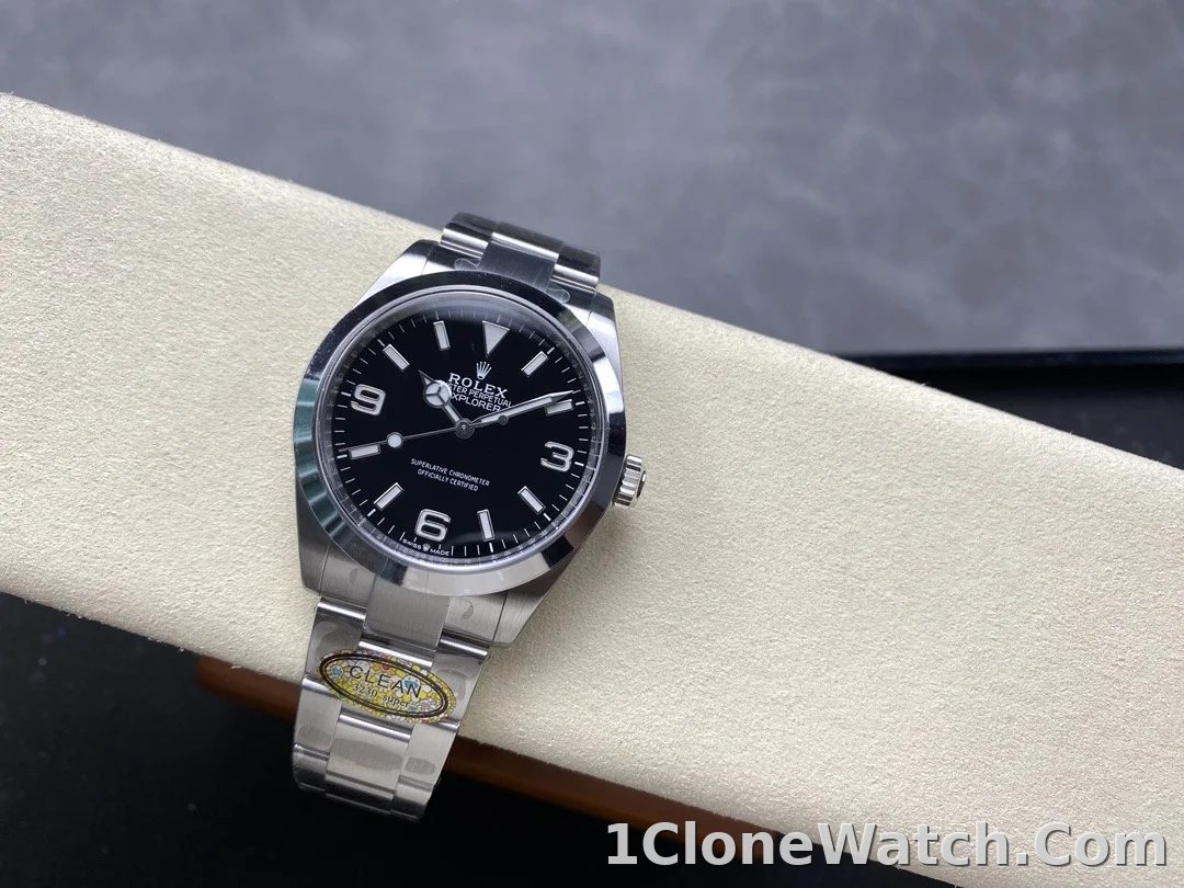 Superclone Rolex Explorer 40 mm Black Dial 224270 - detail