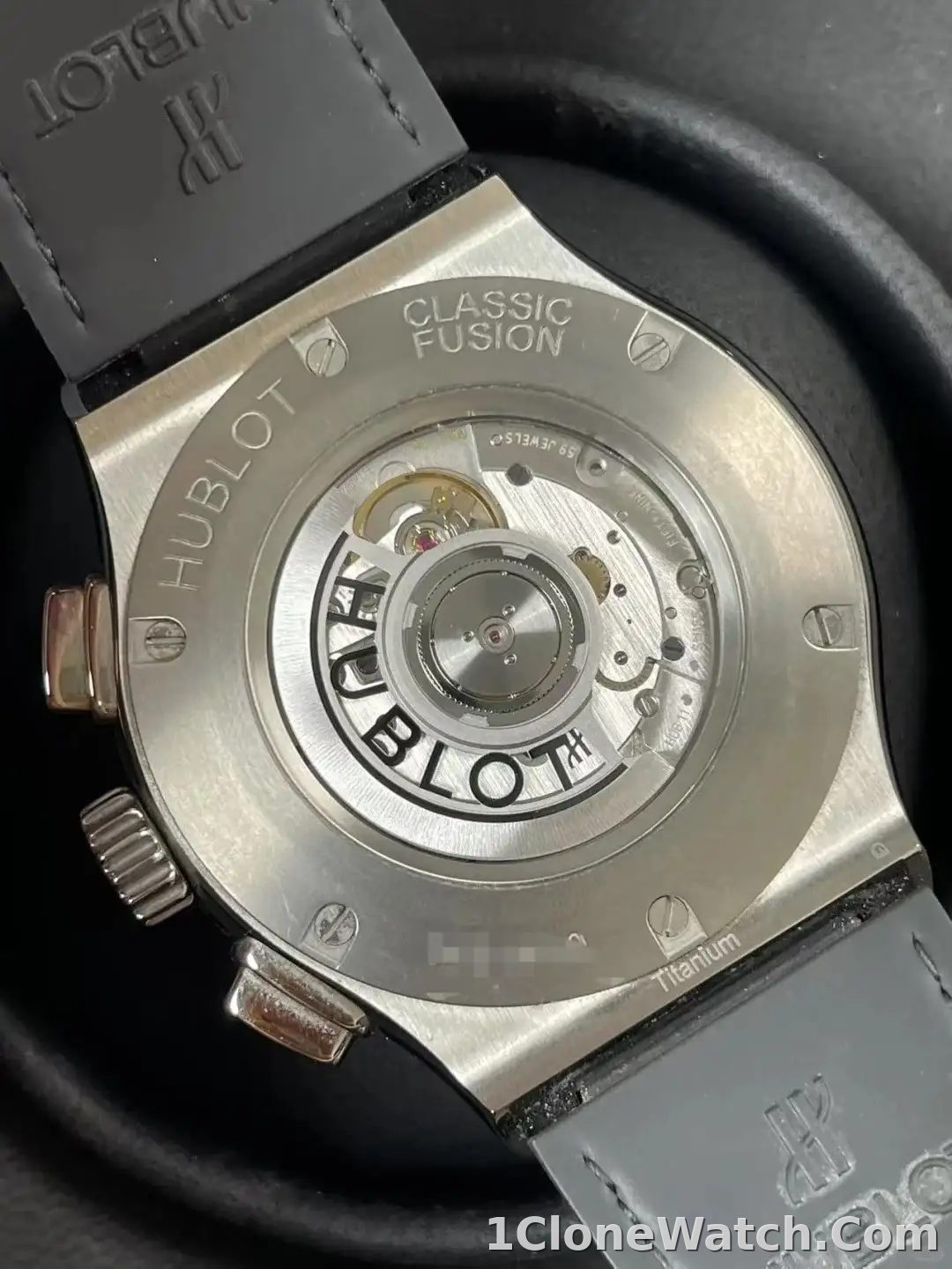 Hublot Classic Fusion Men Automatic Green Alligator Watch 541.NX.8970.LR - detail