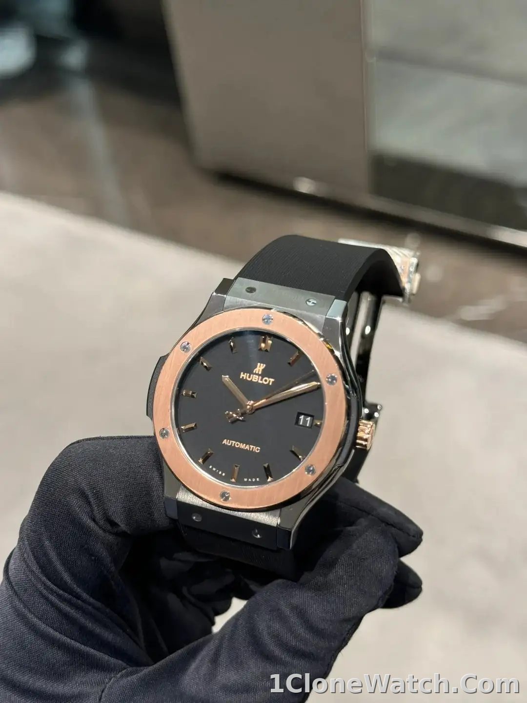 Hublot Classic Fusion Men Automatic Black Rubber Watch 511.NO.1181.RX - detail