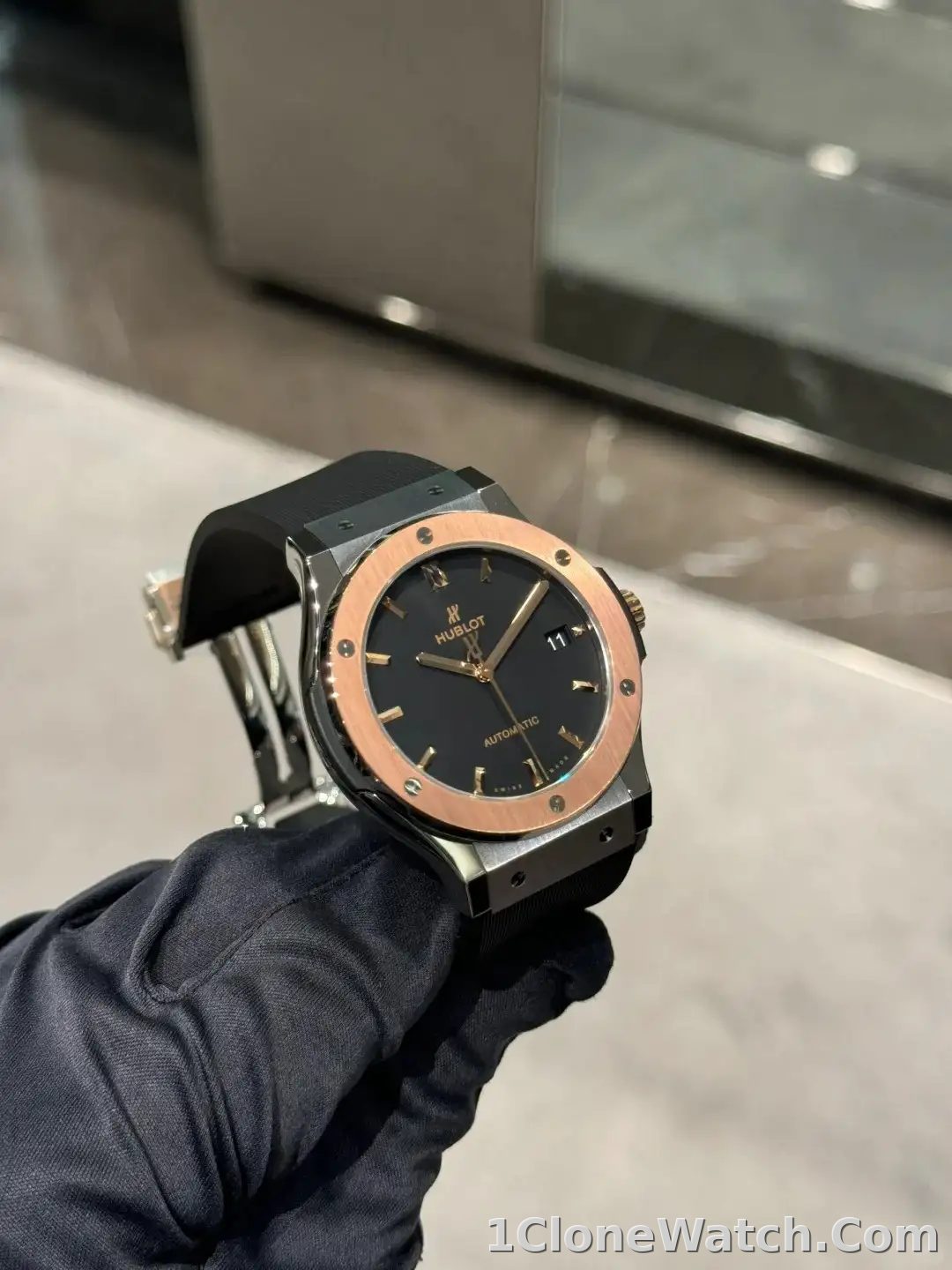 Hublot Classic Fusion Men Automatic Black Rubber Watch 511.NO.1181.RX - detail