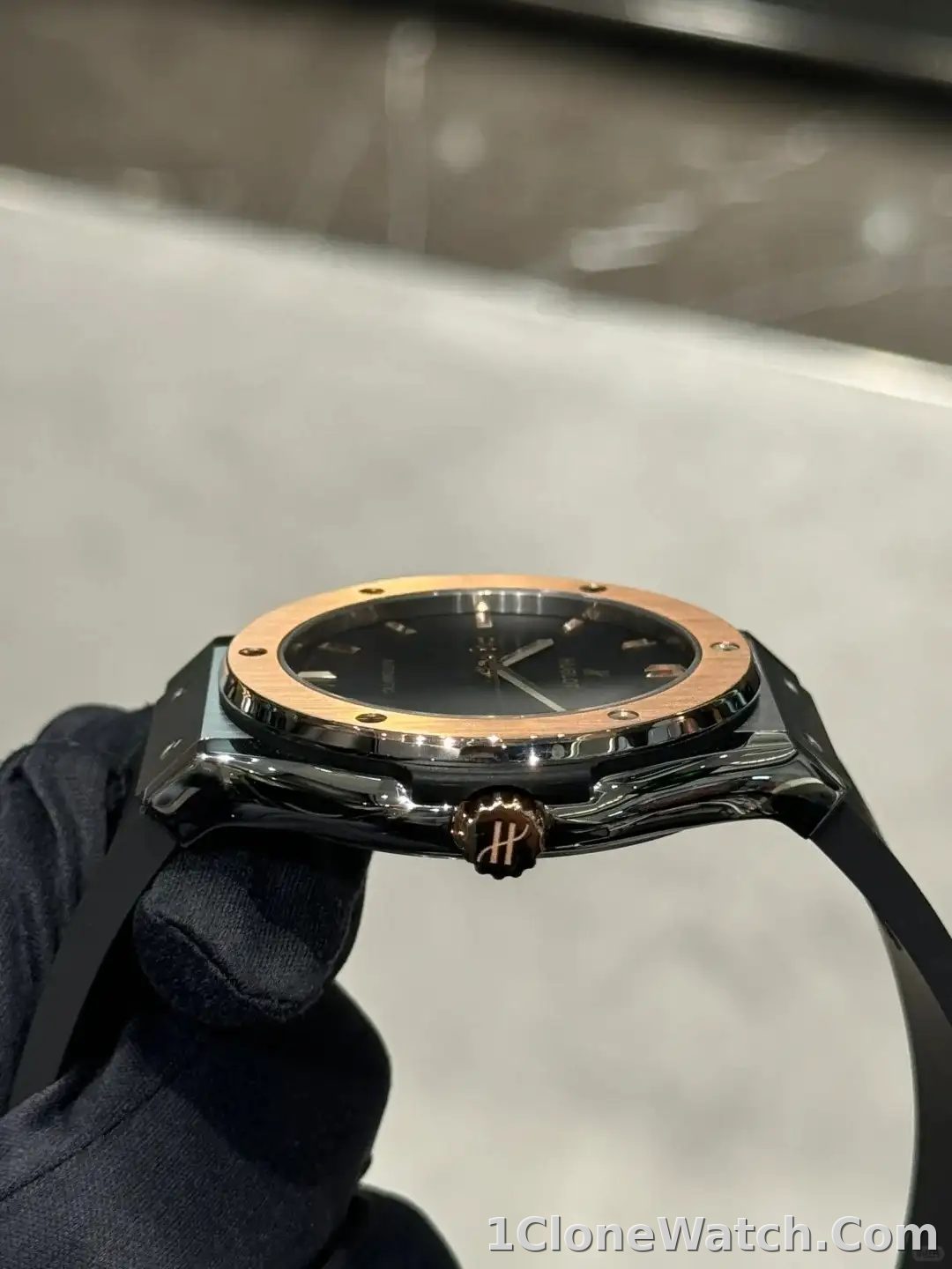 Hublot Classic Fusion Men Automatic Black Rubber Watch 511.NO.1181.RX - detail