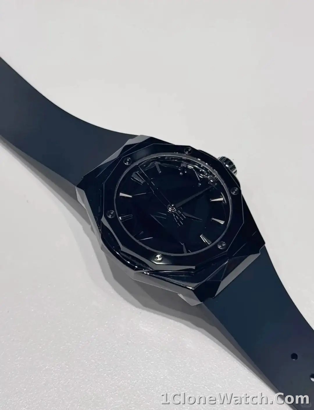 Hublot Classic Fusion Men Automatic Black Rubber Watch 550.CS.1800.RX.ORL21 - detail