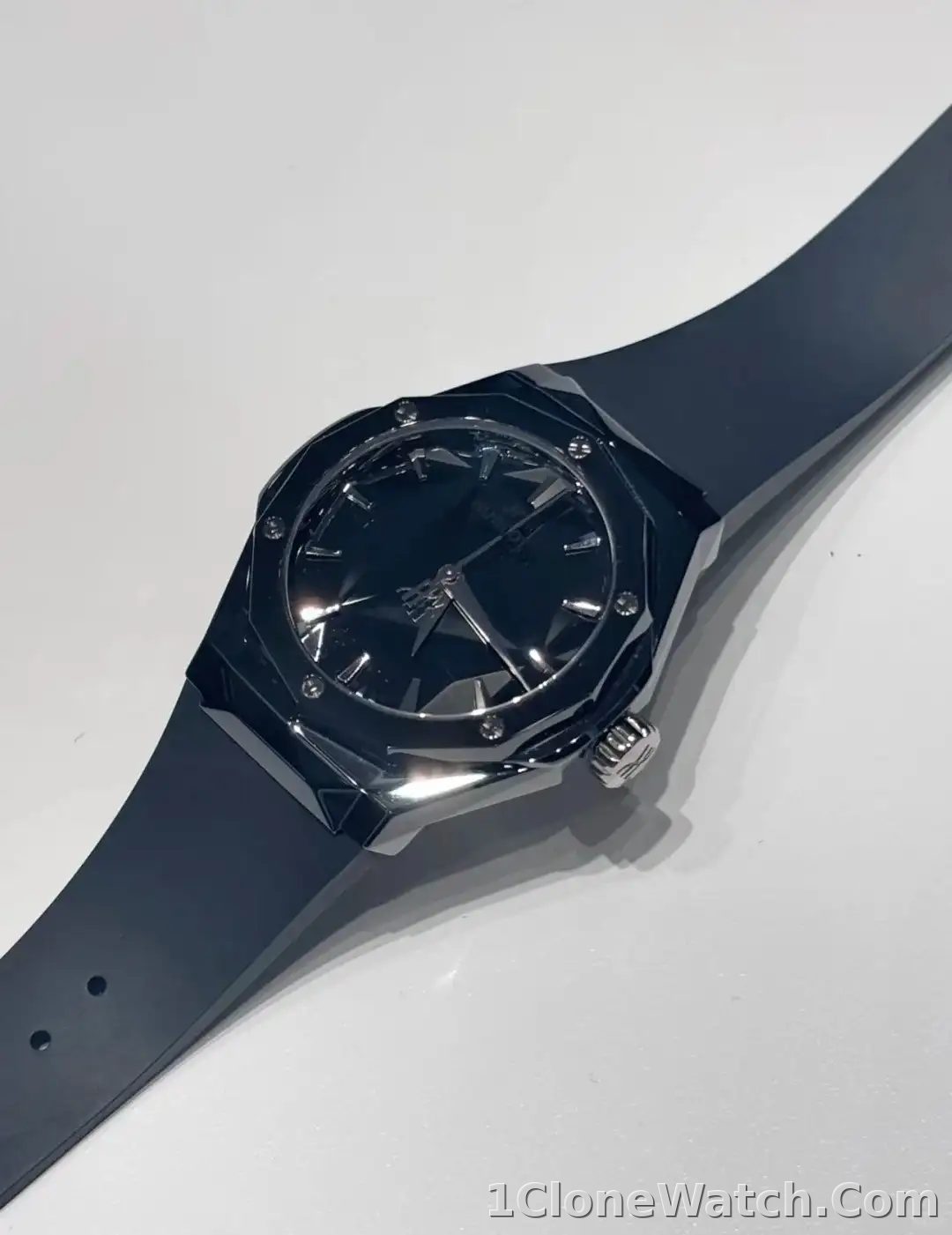 Hublot Classic Fusion Men Automatic Black Rubber Watch 550.CS.1800.RX.ORL21 - detail