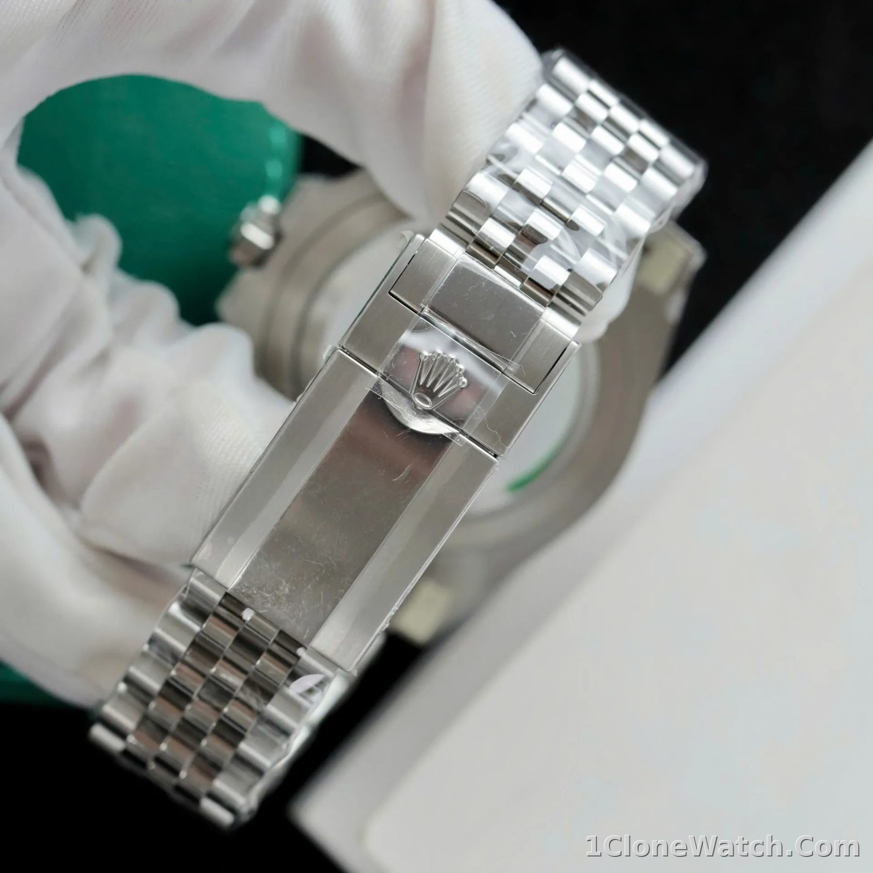 Superclone Rolex GMT-Master II 40 mm 126729VTNR Jubilee “Absinthe” - detail