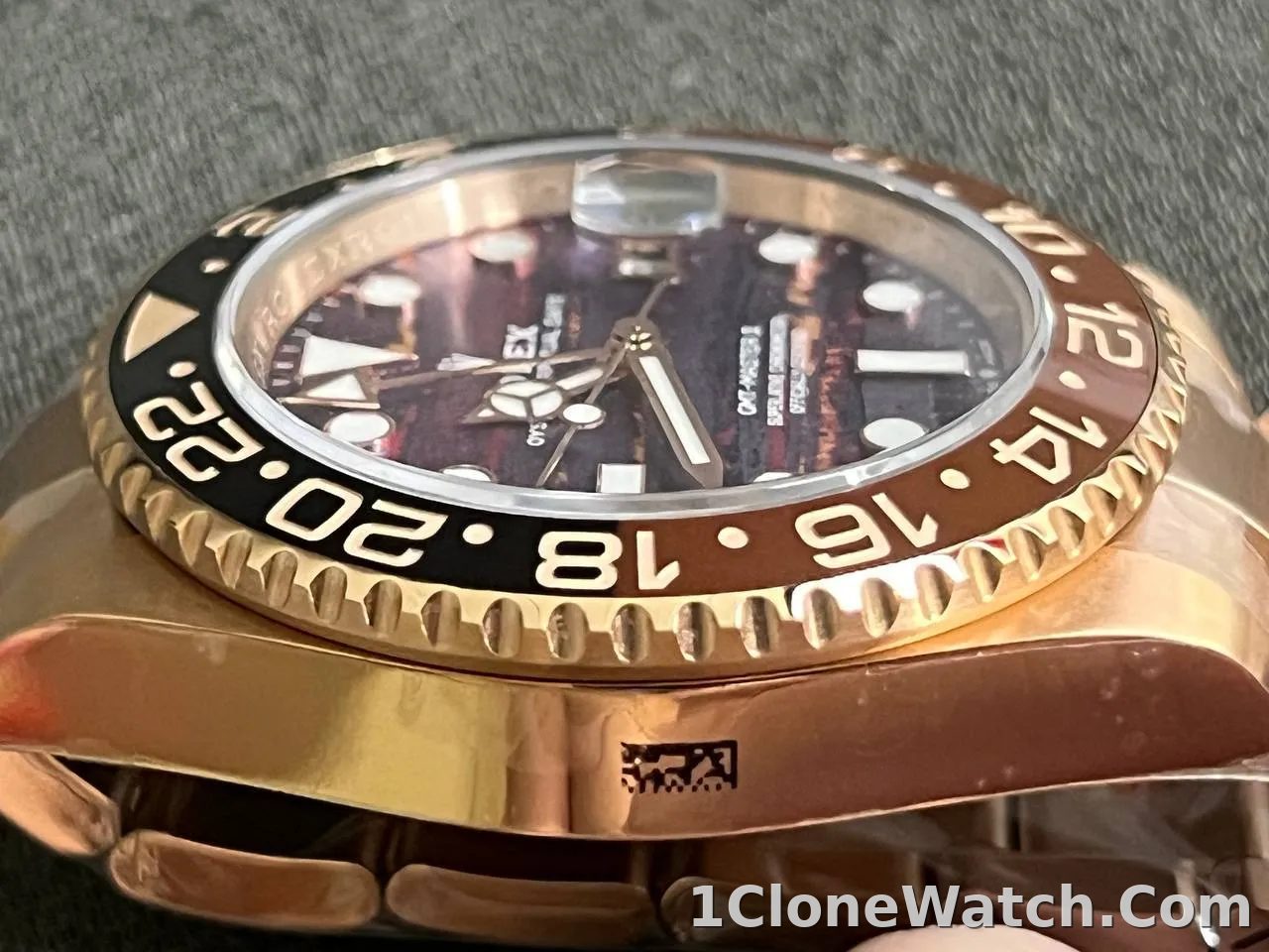 Superclone Rolex GMT-Master II 40 mm 126715CHNR Tiger Iron Dial - detail