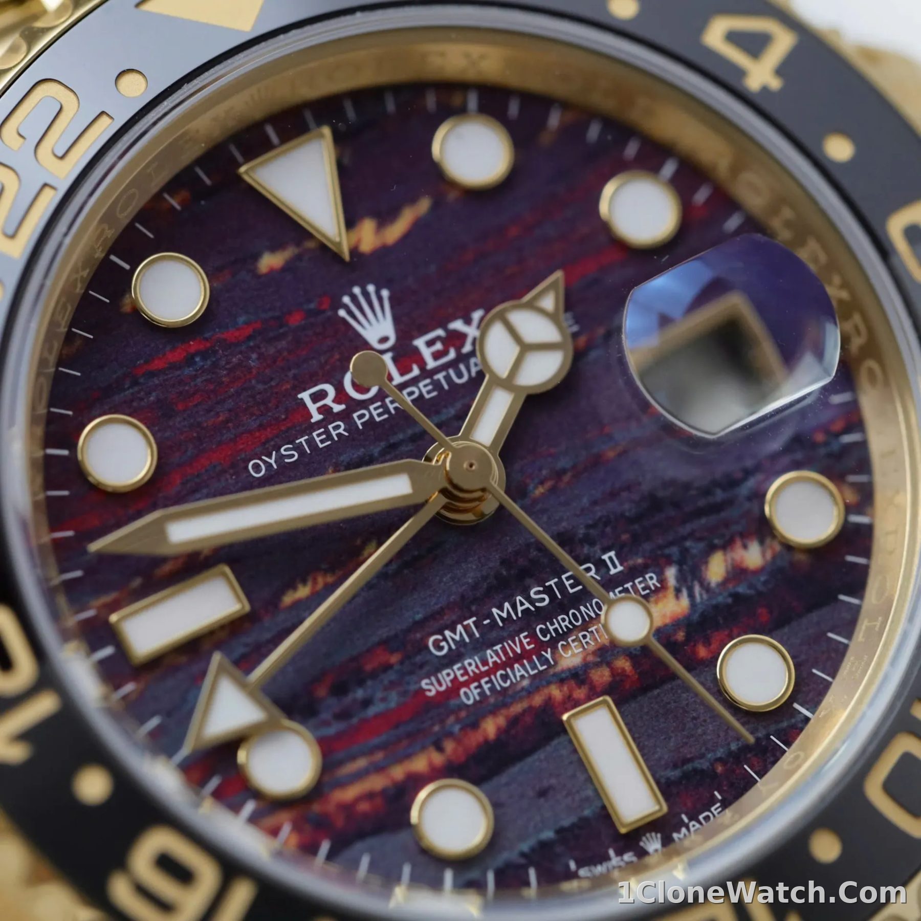 Superclone Rolex GMT-Master II 40 mm 126718GRNR Tiger Iron Dial - detail