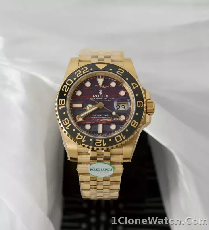 Superclone Rolex GMT-Master II 40 mm 126718GRNR Tiger Iron Dial - detail