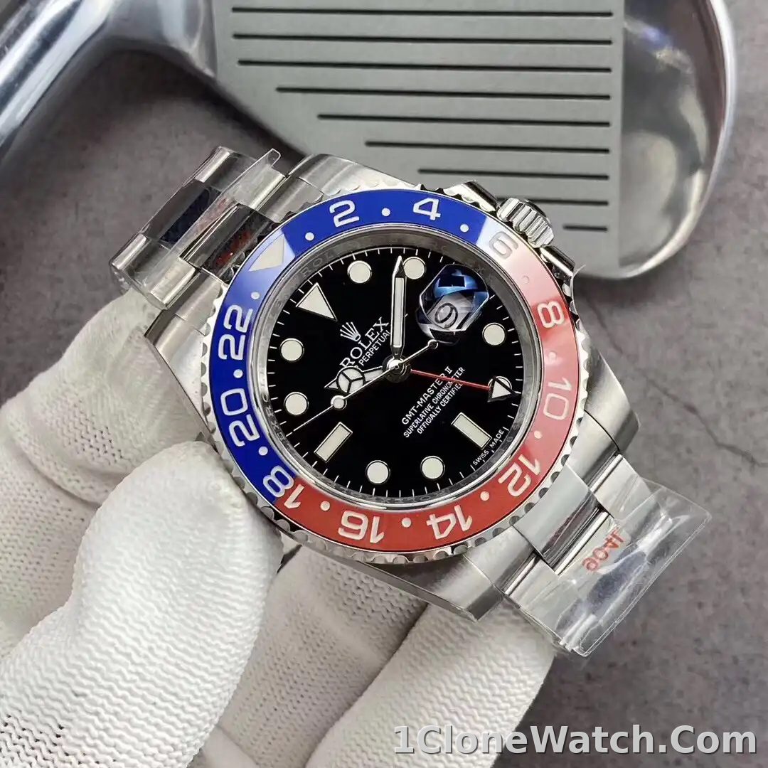 Rolex GMT-Master II 40mm 126710BLRO  Pepsi  Oyster - detail
