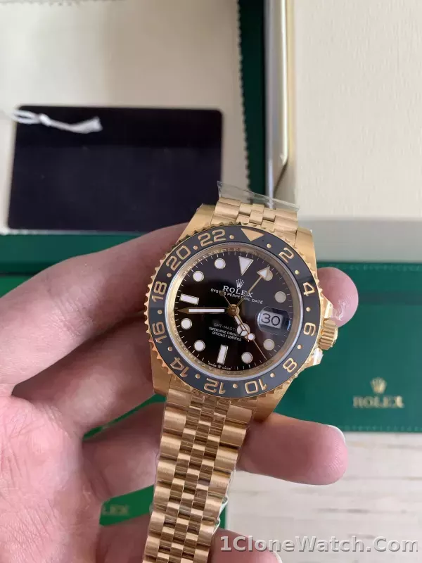 Superclone Rolex GMT-Master II 40 mm Black Dial 126718GRNR - detail