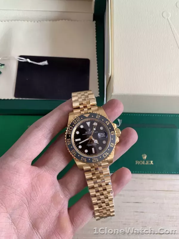 Superclone Rolex GMT-Master II 40 mm Black Dial 126718GRNR - detail