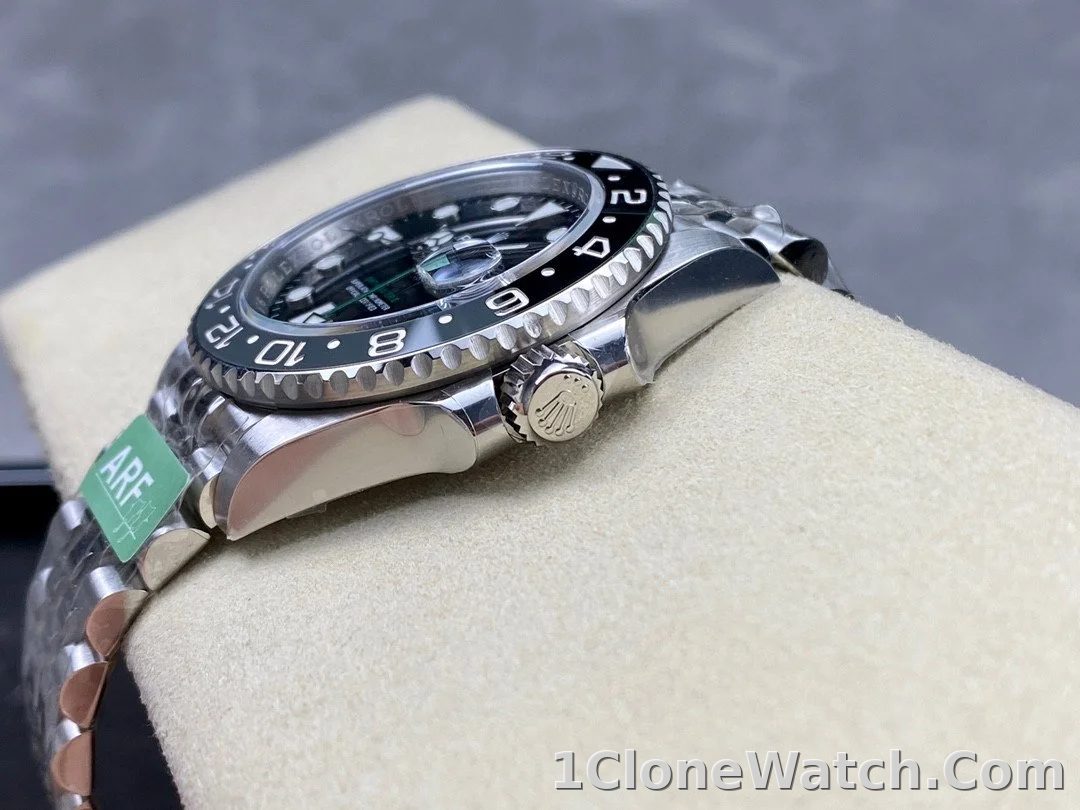 Superclone Rolex GMT-Master II 126710GRNR  Bruce Wayne  Jubilee 2024 - detail