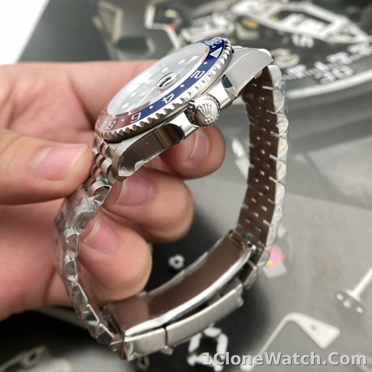 Superclone Rolex GMT-Master II 40mm 126710BLRO  Pepsi  Jubilee - detail