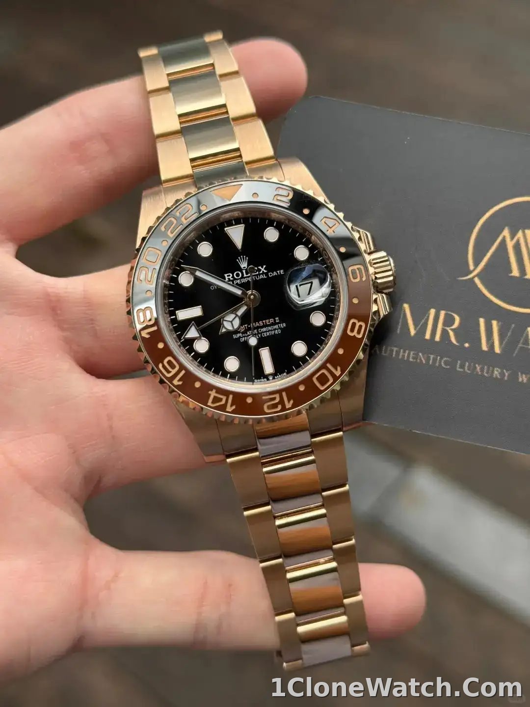 Rolex GMT-Master II Oyster 40 mm Everose gold 126715CHNR - detail