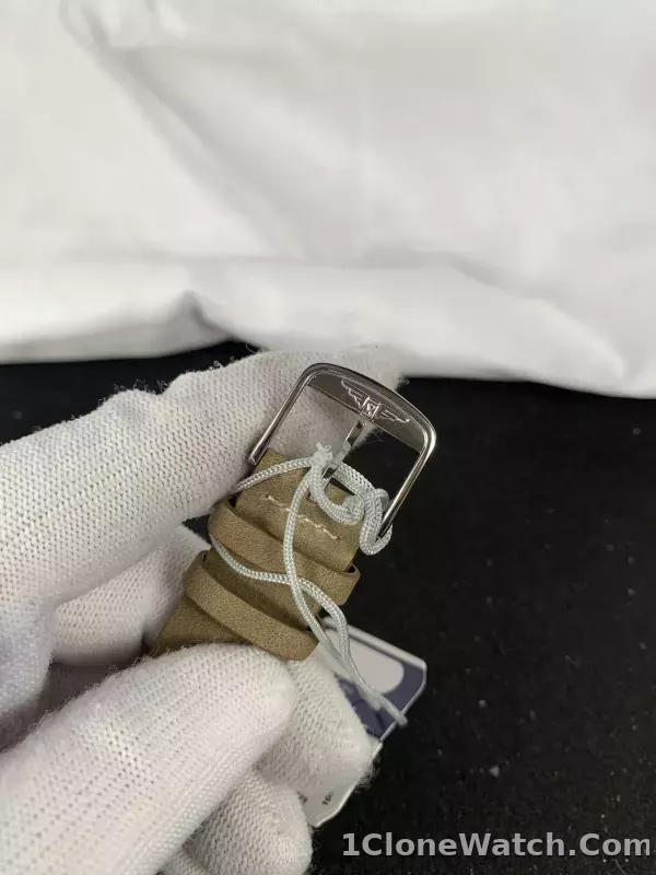 Longines Heritage Military L2.819.4.93.2 - detail