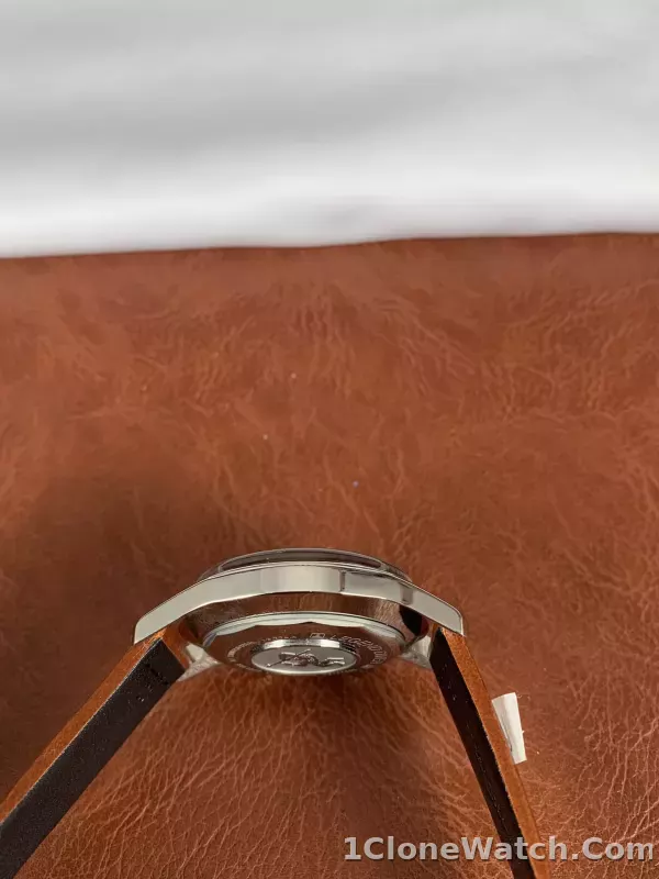 Longines Legend Diver Watch L3.774.4.60.2 - detail