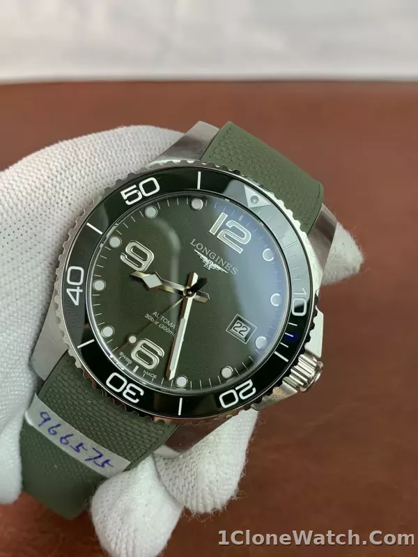 Longines Sport Hydroconquest 41mm L3.781.4.06.9 - detail