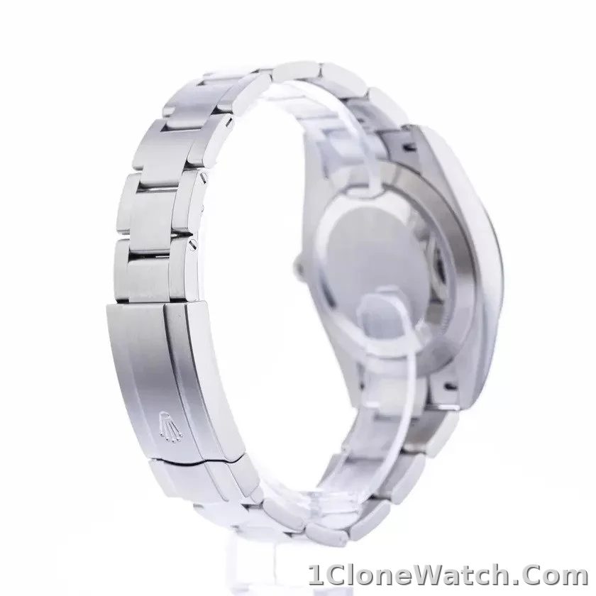 Rolex Oyster Perpetual 41mm Silver Dial 124300 - detail