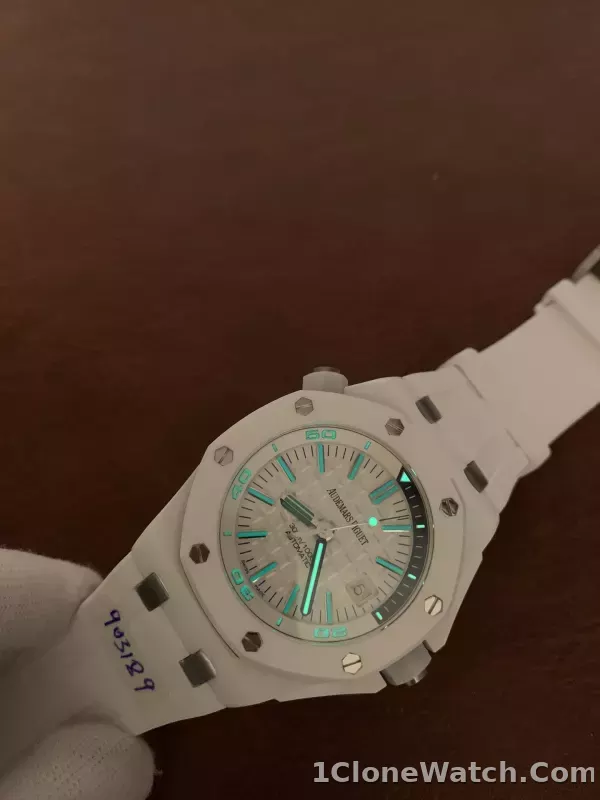 Audemars Piguet Royal Oak Offshore Diver 15707CB.OO.A010CA.01 - detail