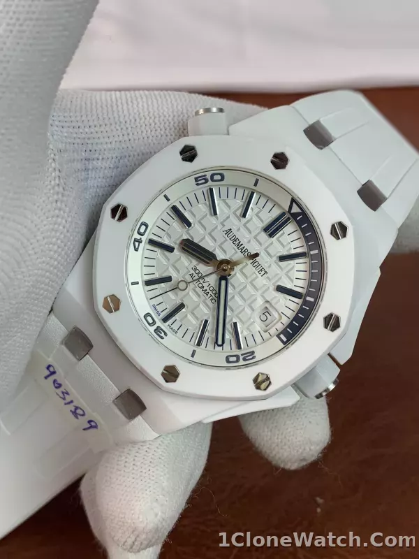 Audemars Piguet Royal Oak Offshore Diver 15707CB.OO.A010CA.01 - detail