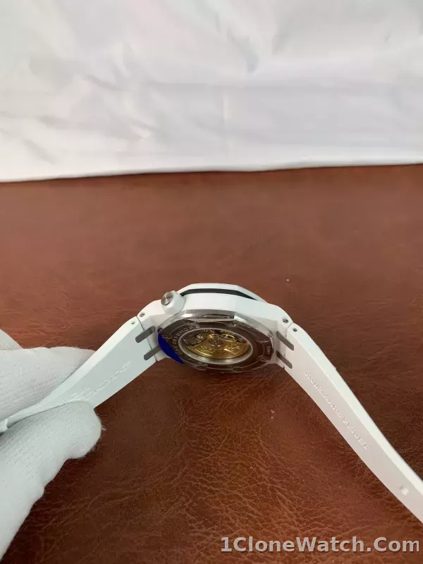 Audemars Piguet Royal Oak Offshore Diver 15707CB.OO.A010CA.01 - detail