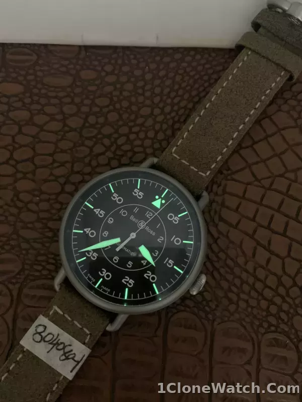 Bell&Ross WW1-92 Heritage BRWW192-MIL/SCA - detail