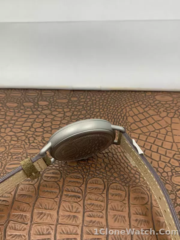 Bell&Ross WW1-92 Heritage BRWW192-MIL/SCA - detail