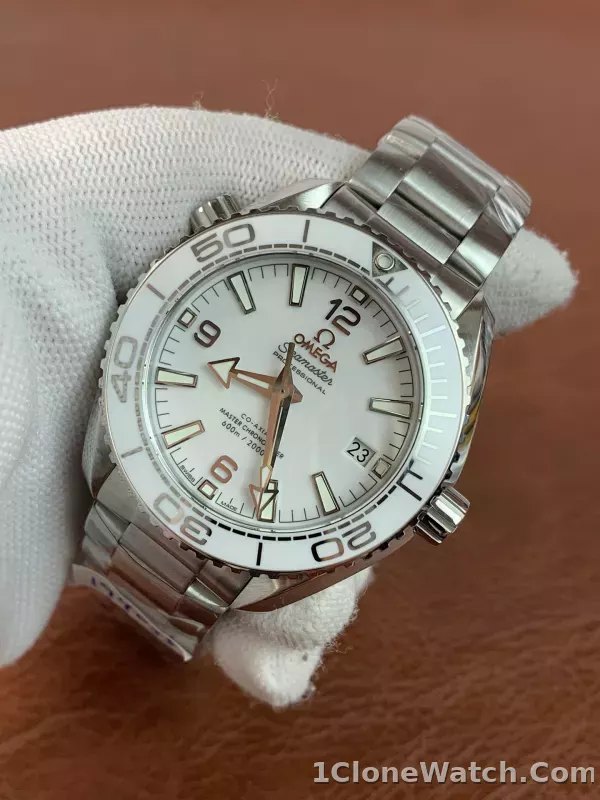 Omega Seamaster Planet Ocean 600m Coâ€‘Axial Master Chronometer 39,5 mm 215.30.40.20.04.001 - detail