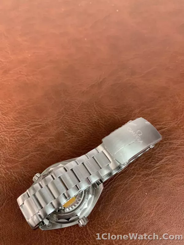 Omega Seamaster Planet Ocean 600m Coâ€‘Axial Master Chronometer 39,5 mm 215.30.40.20.04.001 - detail