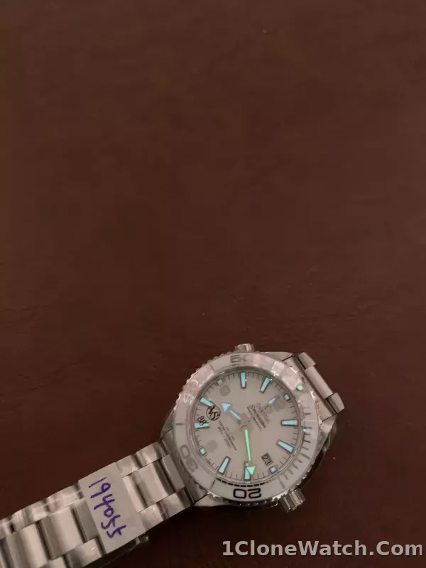 Omega Seamaster Planet Ocean 600m Coâ€‘Axial Master Chronometer 39,5 mm 215.30.40.20.04.001 - detail