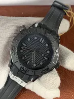 Omega Seamaster Diver 300M Co-Axial Master Chronometer - view 4