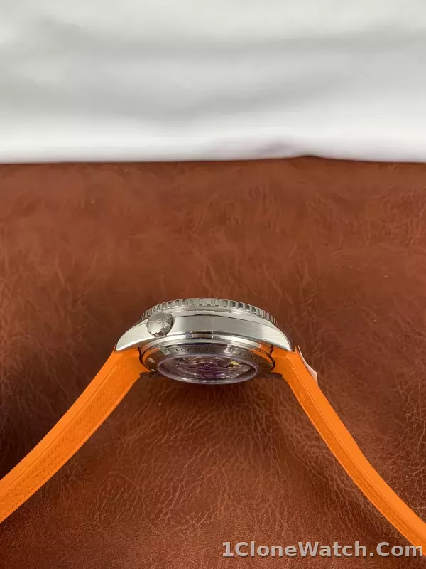 Omega Seamaster Planet Ocean 232.32.46.21.01.001 - detail