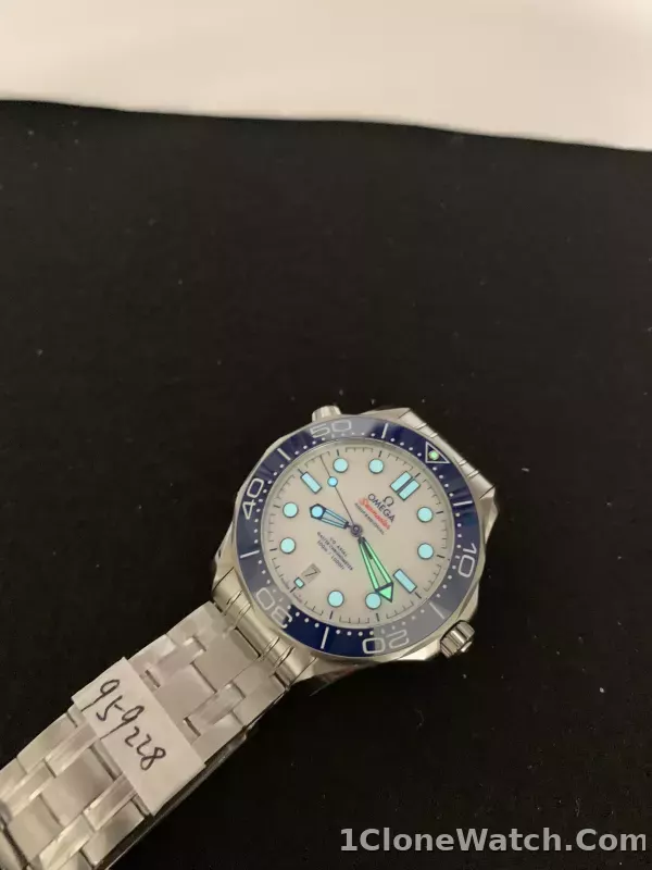 Omega Seamaster 300M Tokyo 2020 42mm 522.30.42.20.04.001 - detail