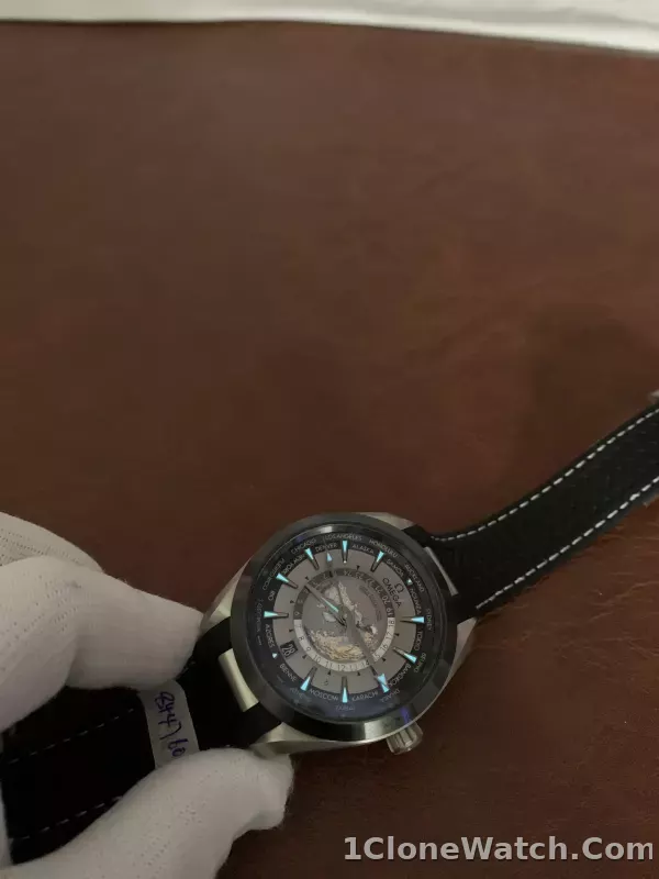 Omega Seamaster Aqua Terra Co-axial Master Chronometer GMT Worldtimer 43mm 220.92.43.22.99.001 - detail