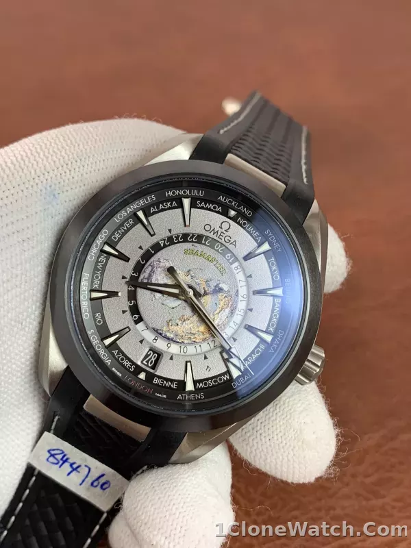 Omega Seamaster Aqua Terra Co-axial Master Chronometer GMT Worldtimer 43mm 220.92.43.22.99.001 - detail