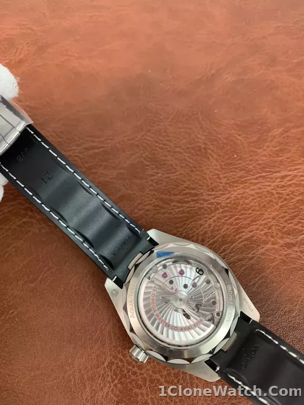 Omega Seamaster Aqua Terra Co-axial Master Chronometer GMT Worldtimer 43mm 220.92.43.22.99.001 - detail