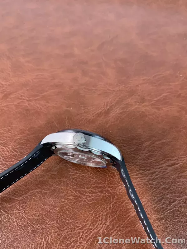 Omega Seamaster Aqua Terra Co-axial Master Chronometer GMT Worldtimer 43mm 220.92.43.22.99.001 - detail