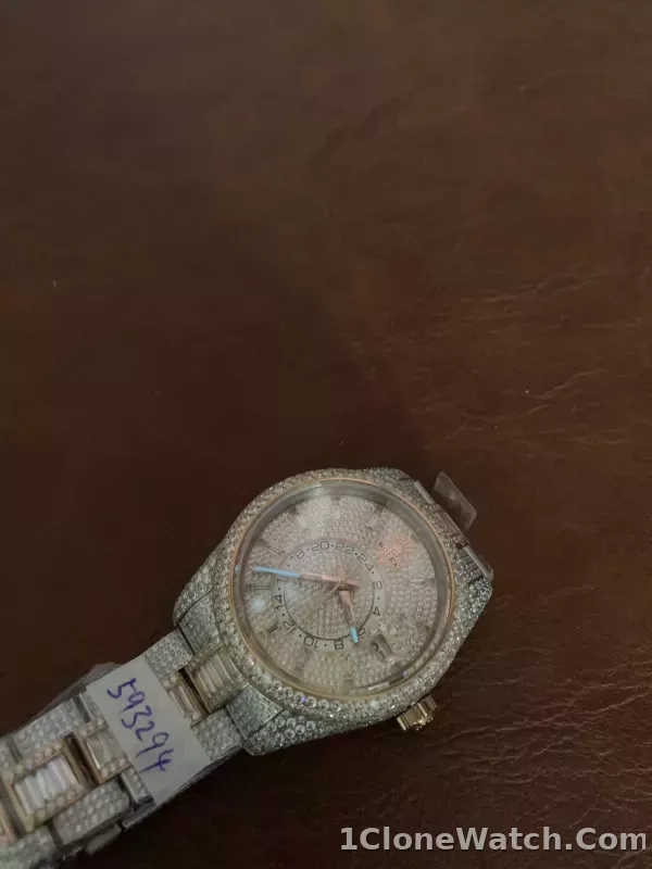 Rolex Sky Dweller two tone 326934 iced out (cubic zirconia) - detail