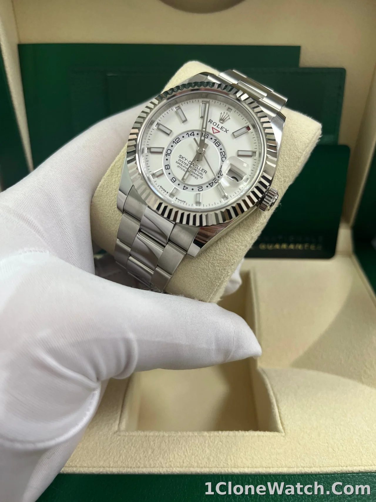 Superclone Rolex Sky-Dweller 42 mm Intense white Dial 336934 - detail