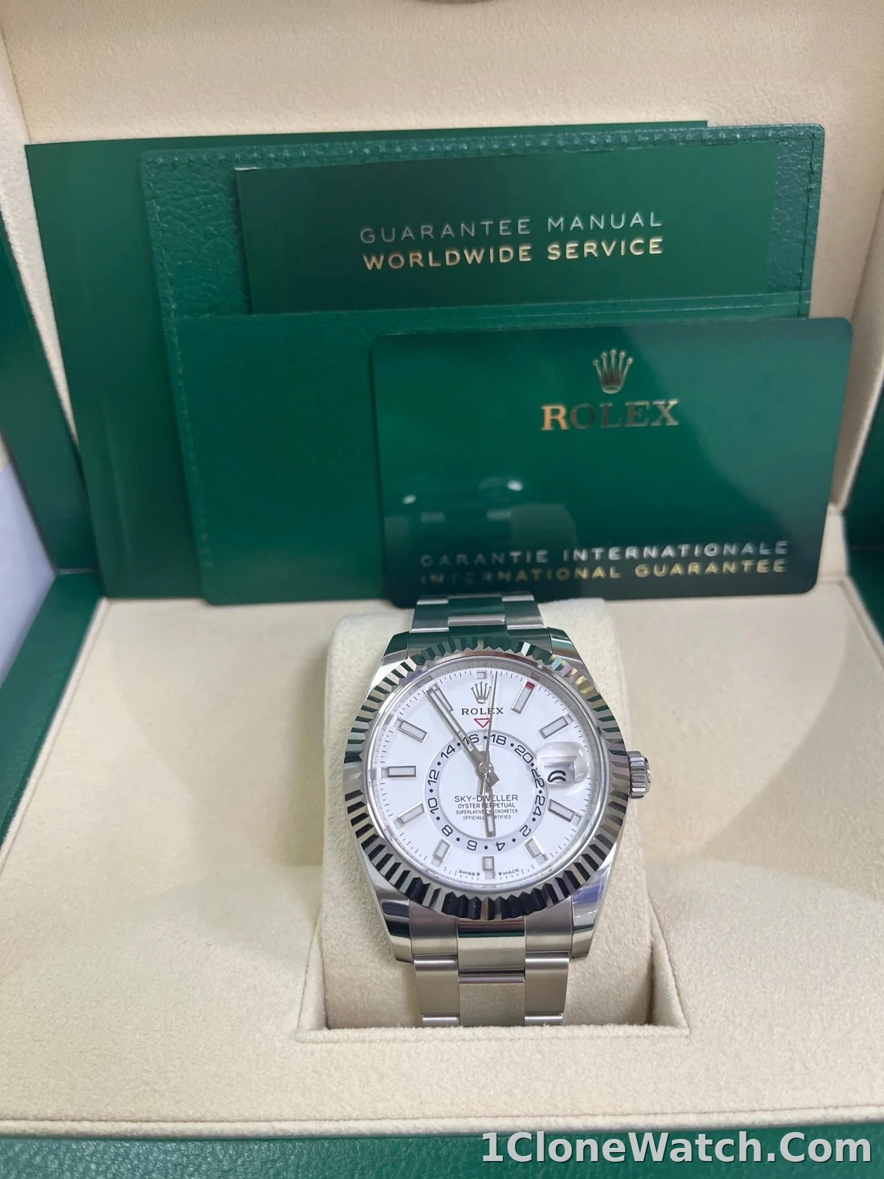 Superclone Rolex Sky-Dweller 42 mm Intense white Dial 336934 - detail