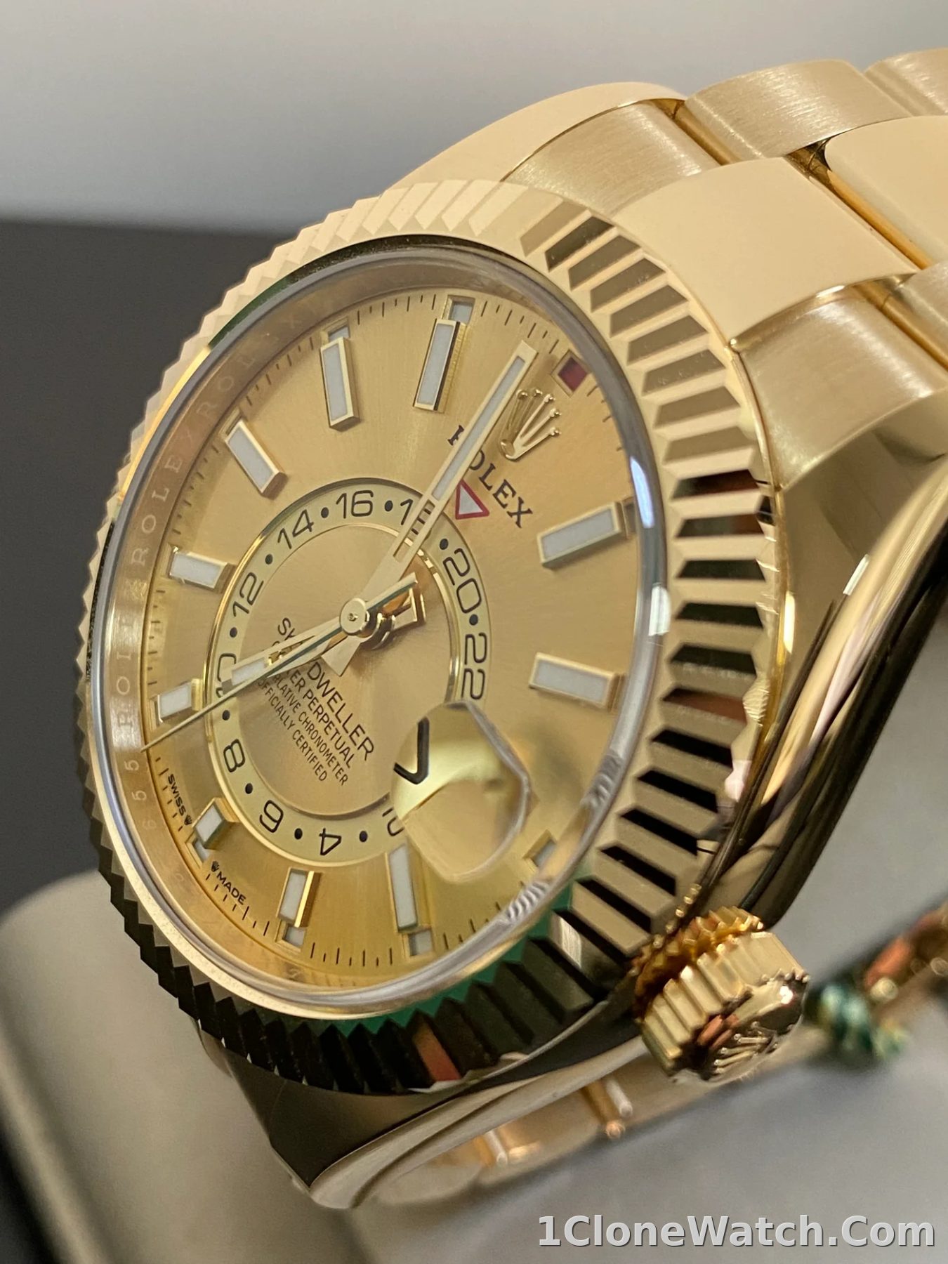 Superclone Rolex Sky-Dweller 42 mm Champagne Dial 336938 - detail